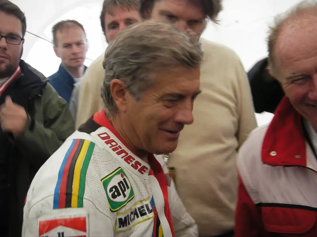 imagen Giocomo Agostini usada en el artículos Historia de las Carreras de Motos: Desde los Primeros Grandes Premios hasta Hoy