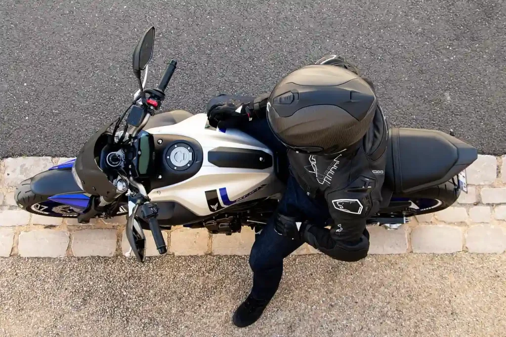 Imagen destacada de motociclistas en la vía para el articulo Respeto en la carretera.