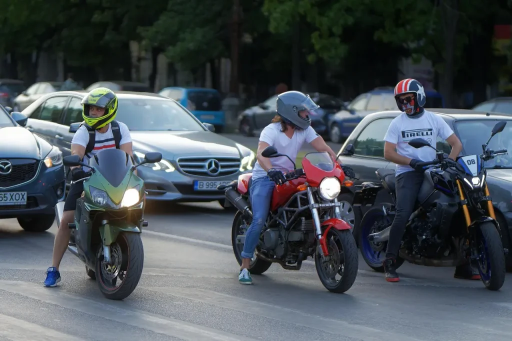 Imagen de motociclistas en la vía para el articulo Respeto en la carretera.
