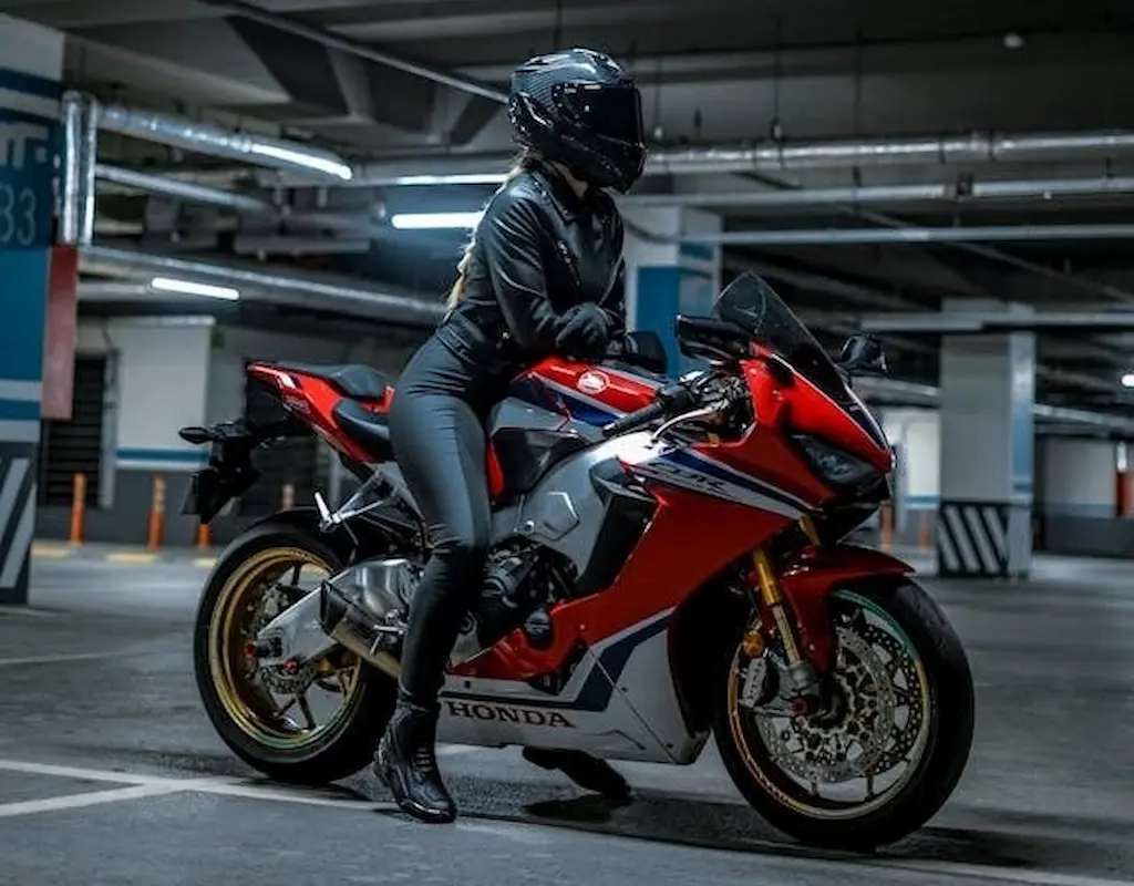 Imagen destacada utilizada en el articulo. Cómo ser un motociclista responsable: seguridad vial
