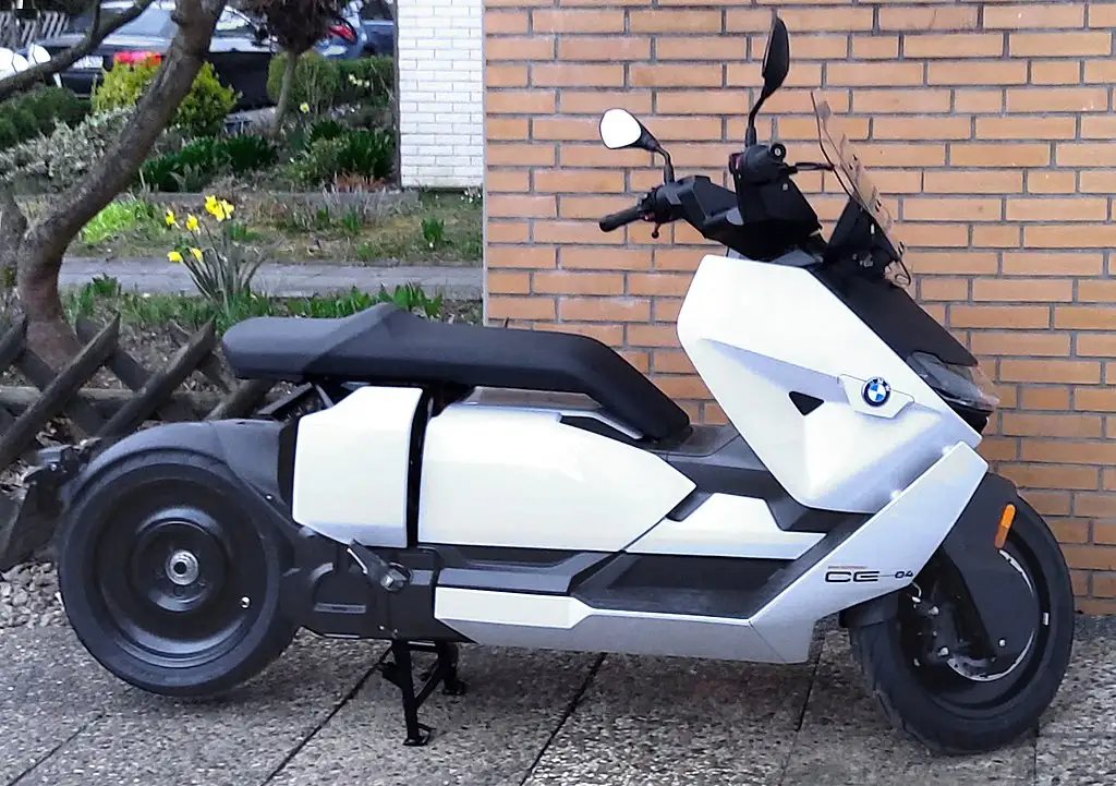 Año 2021 - BMW CE 04 motocicleta electrica